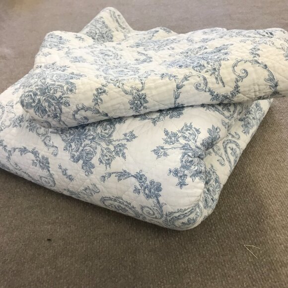 oble Excellence Other - NOBLE EXCELLENCE Twin Cotton Quilt Bedcover & Pillow Sham  Blue & White 68 X 90